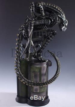 AVP Alien Vs Predator Alien Warrior Crouching 1/4 figure Resin Statue Spot NEW