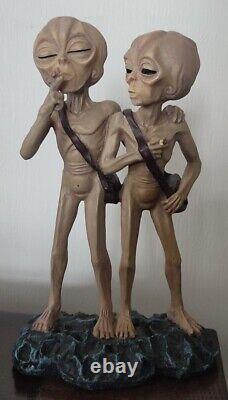 Alien Take Me 2 Your Dealer Resin Statue Figurine Figure Smoking Joint Rare Weed