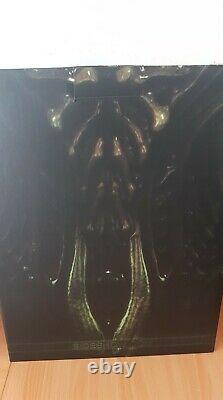 BRAND NEW SEALED Collectable ALIEN Internecivus Raptus Statue Figure