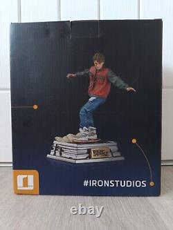 Back to the Future II Marty McFly on Hoverboard Statue 1/10 22cm Iron Studios