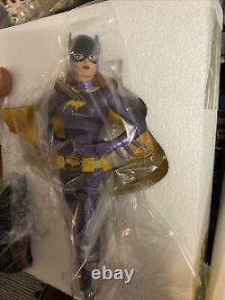 Batman 1966 TV Series Premiere Collection Batgirl Resin Statue