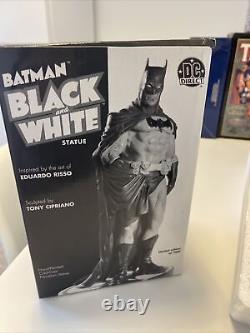 Batman Black & White Tony Cipriano Eduardo Risso Statue Physical 6593/7000