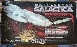 Diamond Select Action Figure 16 Battle Damaged Galactica Statue (Limited Ed)