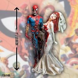 Diamond Select Marvel Zombies Spider-Man & Mary Jane Statue 488/2500 FREE Comic
