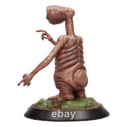 E. T. The Extra-Terrestrial 1/4 E. T. Statue SD Toys Official