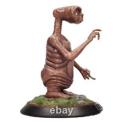 E. T. The Extra-Terrestrial 1/4 E. T. Statue SD Toys Official