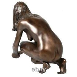 Female statue in Bronze resin Crouching collecting water Figure Garden nude