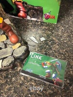 First 4 Figures Legend Of Zelda Statue Link Green Tunic Rare #2286/1500 Broken