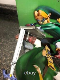First 4 Figures Legend Of Zelda Statue Link Green Tunic Rare #2286/1500 Broken