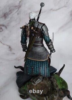 Geralt of Rivia figure The Witcher 3 Ursine armor Unique statue 11 inches