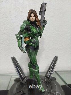 Halo Master Chief (Female) 9 Statue Figure + Cortana