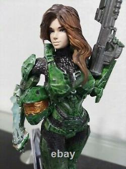 Halo Master Chief (Female) 9 Statue Figure + Cortana