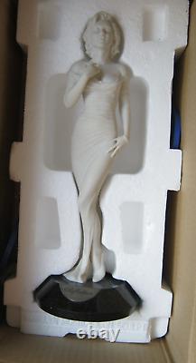 Marilyn Monroe figure REFLECTIONS Statue Brand New In Original Box Resin