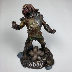 Predator Alien Figure Figurine Statue Arched Back Resin 11 Tall 1991 Vintage
