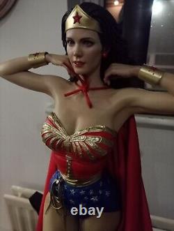 Prime 1 Studio MMWW-03S Wonder Woman 1975 TV Series Deluxe Bonus Ver Statue 1/3