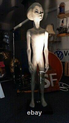 Resin 4 Foot Alien Statue / Figure / Lamp