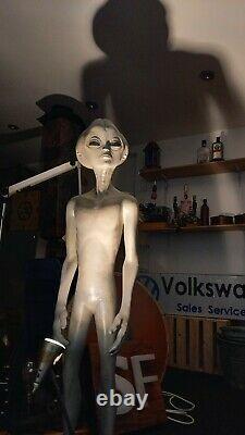 Resin 4 Foot Alien Statue / Figure / Lamp