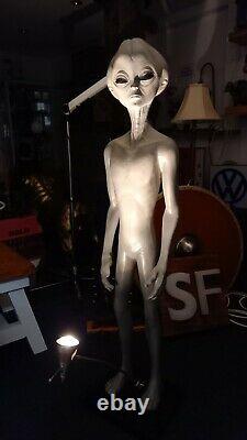 Resin 4 Foot Alien Statue / Figure / Lamp