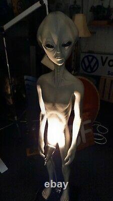 Resin 4 Foot Alien Statue / Figure / Lamp