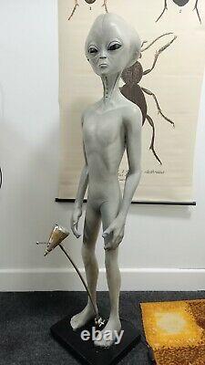 Resin 4 Foot Alien Statue / Figure / Lamp