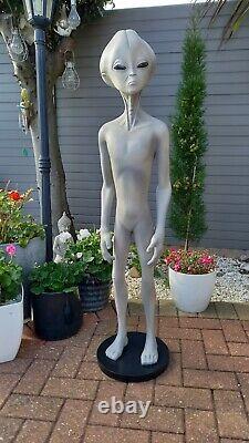 Resin 4 Foot Alien Statue / Figure Man Cave Prop