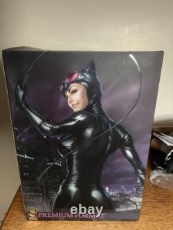 Sideshow Collectibles DC Comics Catwoman Premium Format Figure 0222 / 2000