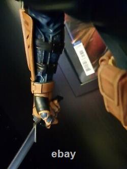 Sideshow Collectibles Deathstroke Premium Format Figure Statue