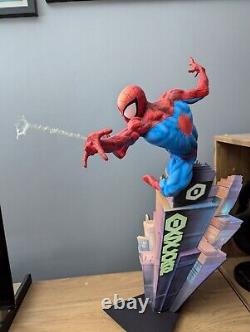 Sideshow Collectibles Premium Format Spider-Man Statue Marvel Comics