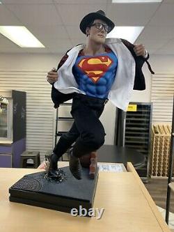 Sideshow Collectibles Superman Statue Call to Action Premium Format Figure