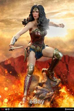 Sideshow Wonder Woman DC Comics Gal Gadot Premium Format Figure Statue NEW