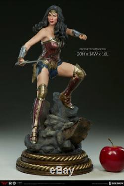 Sideshow Wonder Woman DC Comics Gal Gadot Premium Format Figure Statue NEW