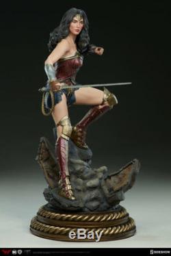 Sideshow Wonder Woman DC Comics Gal Gadot Premium Format Figure Statue NEW