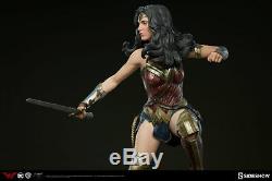 Sideshow Wonder Woman DC Comics Gal Gadot Premium Format Figure Statue NEW