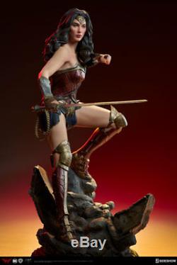 Sideshow Wonder Woman DC Comics Gal Gadot Premium Format Figure Statue NEW