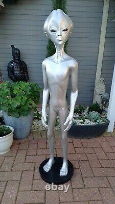 Silver Special Edition Fibreglass / Resin 4 Foot Alien Statue / Figure