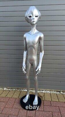 Silver Special Edition Fibreglass / Resin 4 Foot Alien Statue / Figure