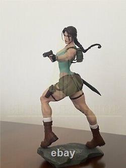 Tomb Raider Lara Croft 25cm Figure