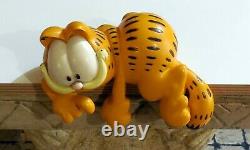 Vintage Statue Figure Resin Garfield Paws