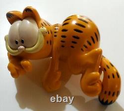 Vintage Statue Figure Resin Garfield Paws