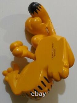 Vintage Statue Figure Resin Garfield Paws