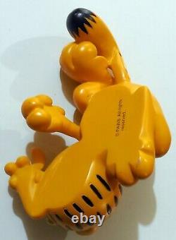 Vintage Statue Figure Resin Garfield Paws