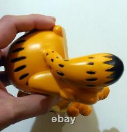 Vintage Statue Figure Resin Garfield Paws