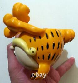 Vintage Statue Figure Resin Garfield Paws