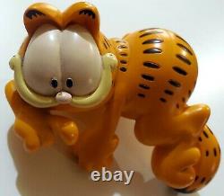 Vintage Statue Figure Resin Garfield Paws